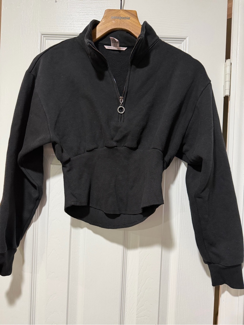 Victoria’s Secret Black Half-Zip Cropped Pullover Top / women’s medium